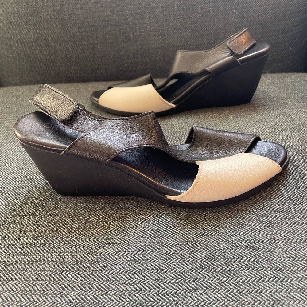 Arche Small Wedge Two Tone Sandal - Picture 3 of 9